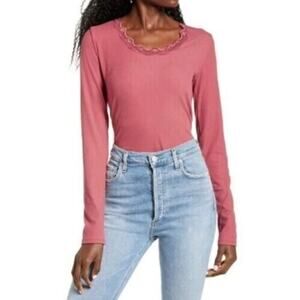 Socialite‎ Women's Lace Trim Scoop Neck Long Sleeve Ribbed Crop Top Mauve Medium